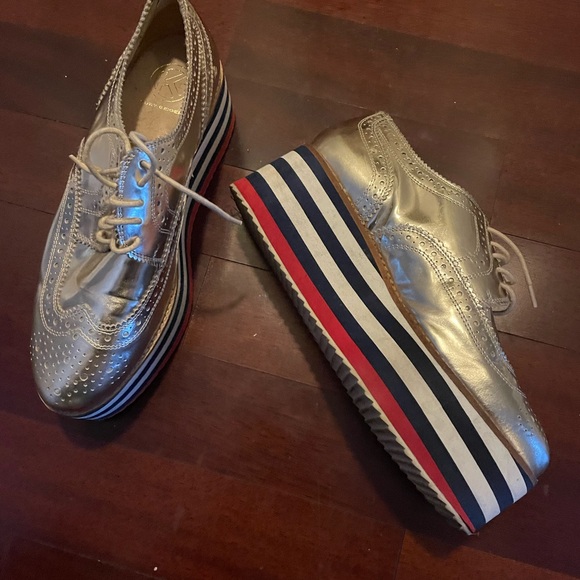 Kurt Geiger Gold & Striped Platforms - Picture 5 of 7